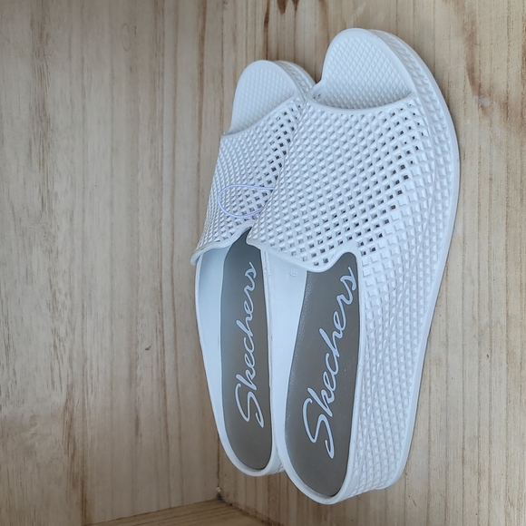 Skechers Plastic Waffle Design Open Toe Wedges - Picture 3 of 9